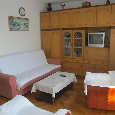 Razum - Three Bedroom *
